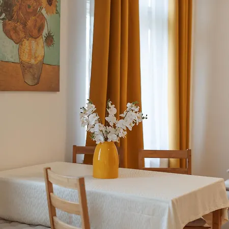 Louvre - Cozy City Center Apartment With Balcony Prague Exterior photo